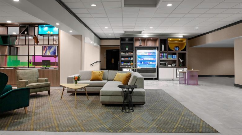 <b>Holiday Inn Hotel & Stes Boston -Peabody Lobby</b>. Images powered by <a href="https://www.leonardoworldwide.com/" title="Leonardo Worldwide" target="_blank">Leonardo</a>.