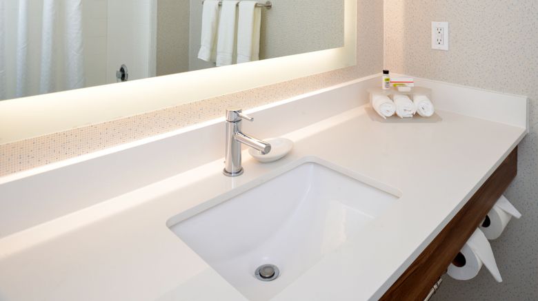 <b>Holiday Inn Express Room</b>. Images powered by <a href="https://www.leonardoworldwide.com/" title="Leonardo Worldwide" target="_blank">Leonardo</a>.