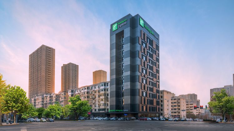 Holiday Inn Express Yangquan City Center Exterior