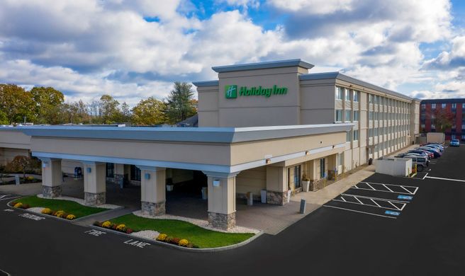 Holiday Inn Hotel & Stes Boston -Peabody Exterior