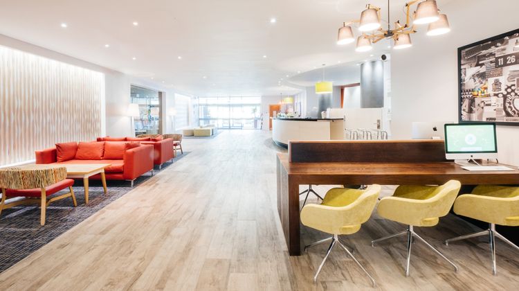 Holiday Inn Coventry Lobby