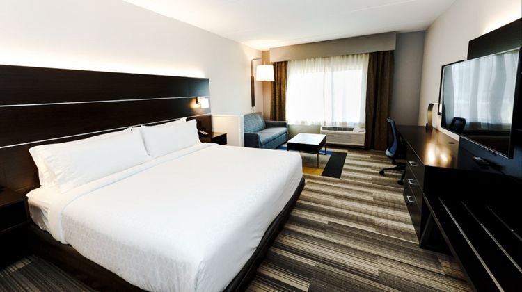 Holiday Inn Express & Suites Franklin Suite