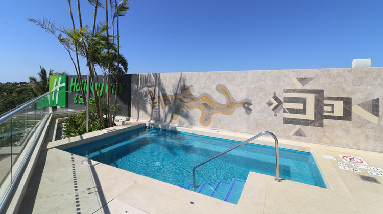 Holiday Inn & Suites Marina & Golf Pool