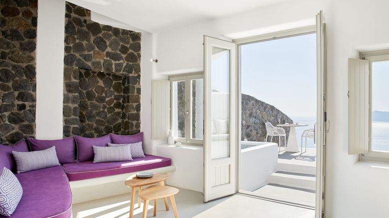 <b>La Perla Villas Room</b>. Images powered by <a href="https://www.leonardoworldwide.com/" title="Leonardo Worldwide" target="_blank">Leonardo</a>.