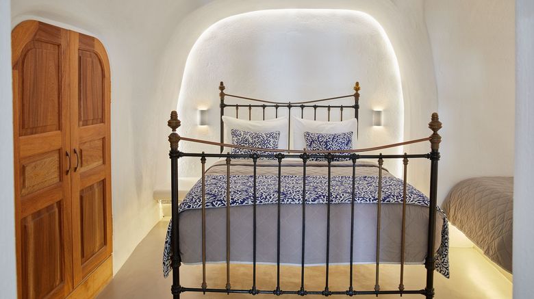 <b>La Perla Villas Room</b>. Images powered by <a href="https://www.leonardoworldwide.com/" title="Leonardo Worldwide" target="_blank">Leonardo</a>.