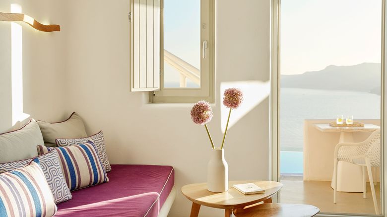 <b>La Perla Villas Room</b>. Images powered by <a href="https://www.leonardoworldwide.com/" title="Leonardo Worldwide" target="_blank">Leonardo</a>.