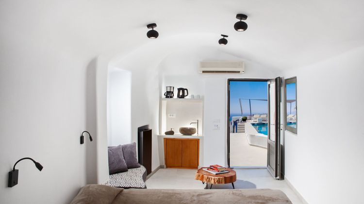 Kassimatis Studios Room