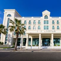 Las Arenas Balneario Resort