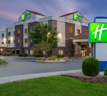Holiday Inn Express Lewisburg Exterior