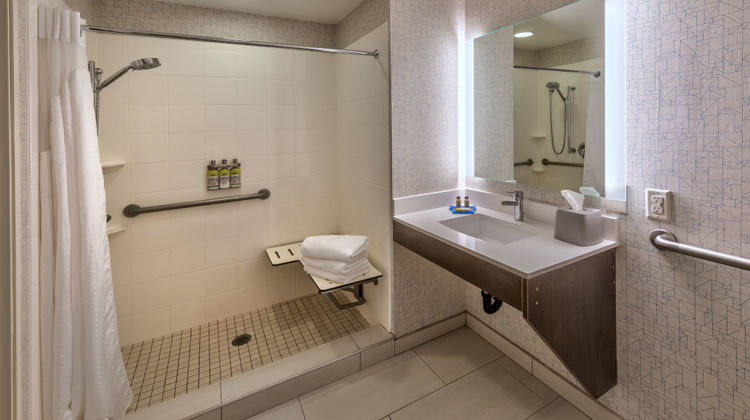 Holiday Inn Express Minden Room