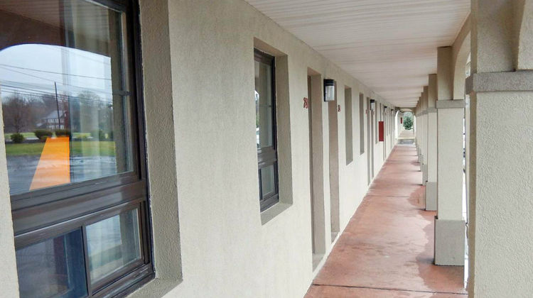 Scottish Inns & Suites Exterior