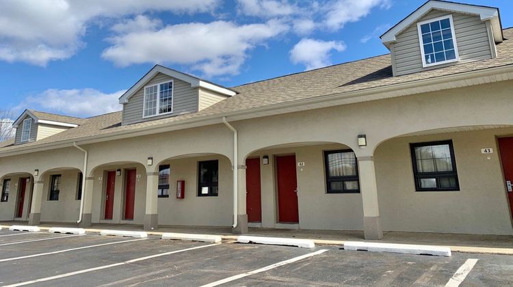 Scottish Inns & Suites Exterior