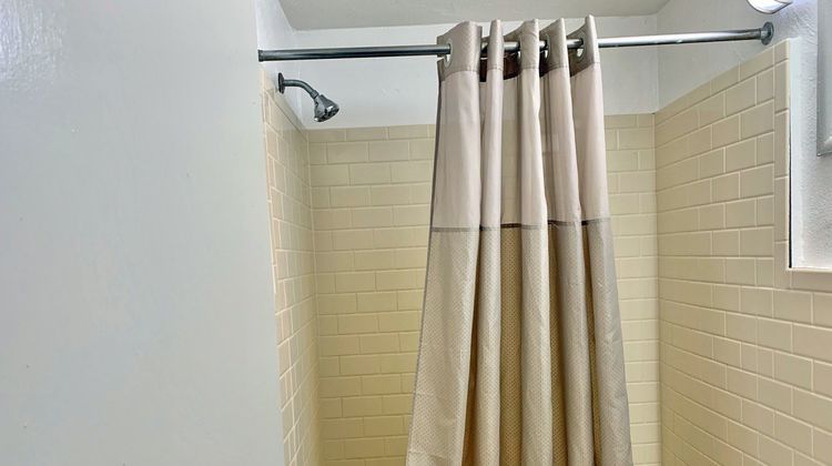 Scottish Inns & Suites Room