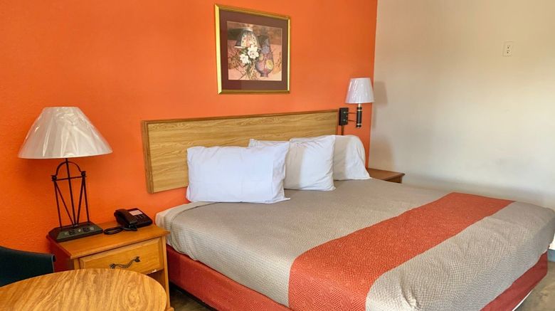 <b>Scottish Inns & Suites Room</b>. Images powered by <a href="https://www.leonardoworldwide.com/" title="Leonardo Worldwide" target="_blank">Leonardo</a>.