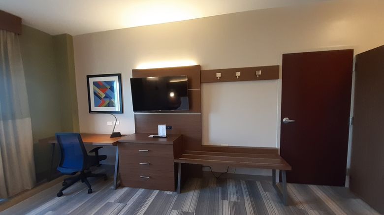 <b>Holiday Inn Express Hotel & Suites Room</b>. Images powered by <a href="https://www.leonardoworldwide.com/" title="Leonardo Worldwide" target="_blank">Leonardo</a>.