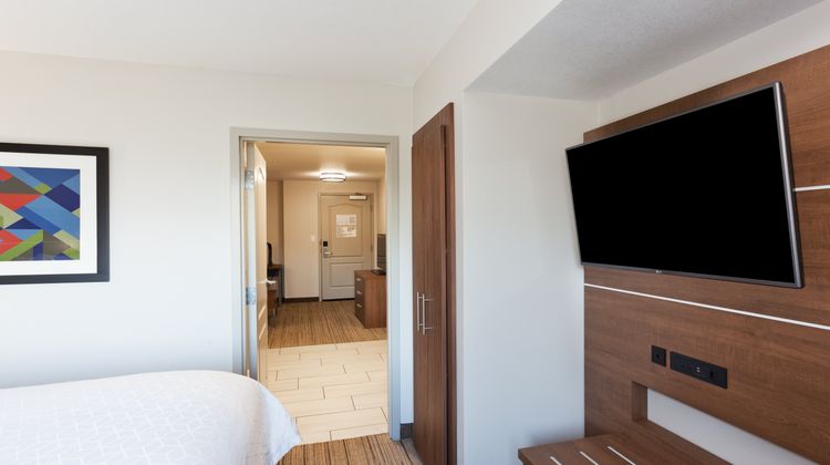 Holiday Inn Express Hotel & Suites Suite