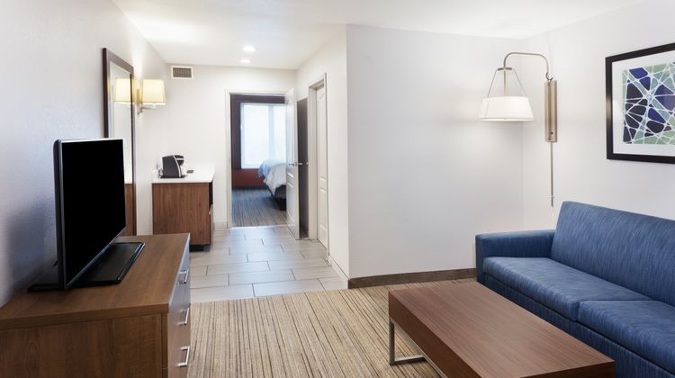 Holiday Inn Express Hotel & Suites Suite