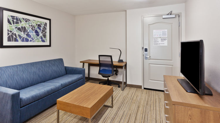Holiday Inn Express Hotel & Suites Suite