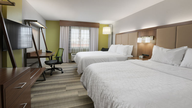 Holiday Inn Express & Suites Magnolia Room