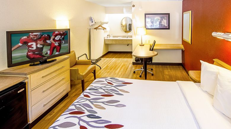 <b>Red Roof Inn Toledo - University Room</b>. Images powered by <a href="https://www.leonardoworldwide.com/" title="Leonardo Worldwide" target="_blank">Leonardo</a>.