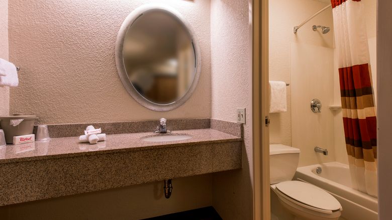 <b>Red Roof Inn Elkhart Room</b>. Images powered by <a href="https://www.leonardoworldwide.com/" title="Leonardo Worldwide" target="_blank">Leonardo</a>.