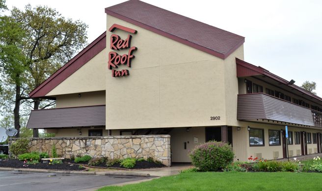 Red Roof Inn Elkhart Exterior