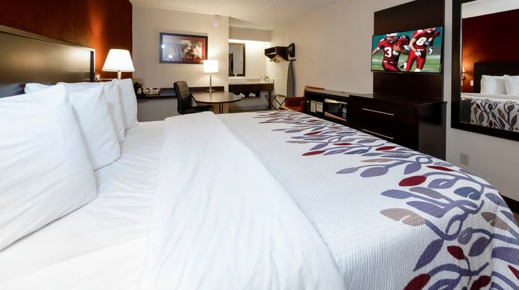 Red Roof Inn Washington, PA Room
