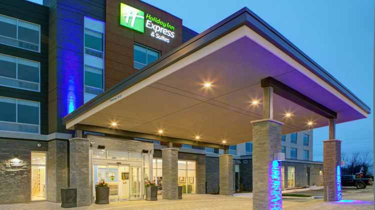 Holiday Inn Express & Suites Collingwood Exterior