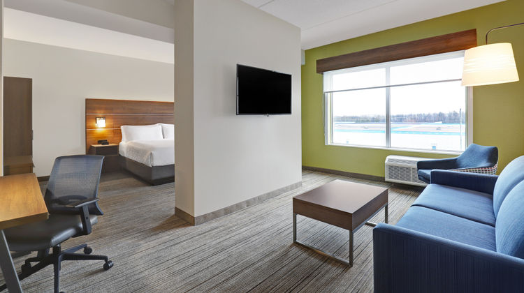 Holiday Inn Express & Suites Collingwood Suite