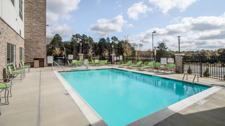 Holiday Inn Express & Stes Southwest Pool
