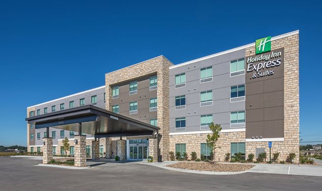 Holiday Inn Express & Suites West Omaha Exterior