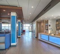 Holiday Inn Express & Suites West Omaha Lobby