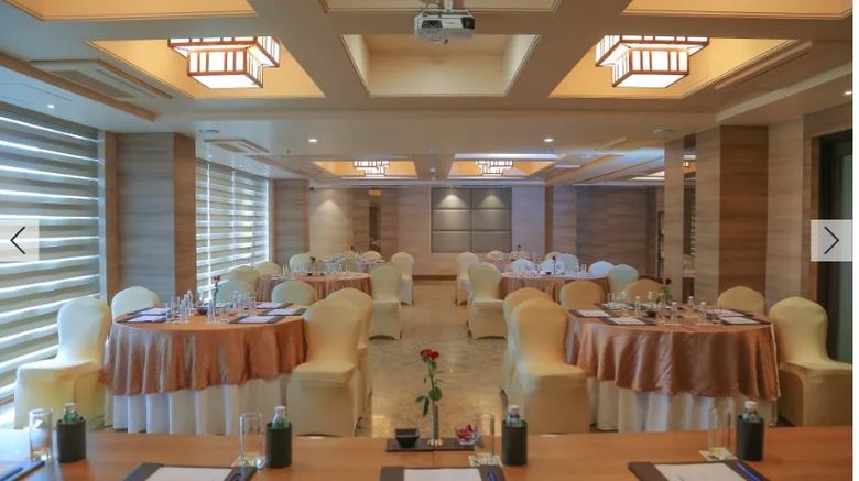 <b>Efcee Sarovar Premiere Bhavnagar Restaurant</b>. Images powered by <a href="https://www.leonardoworldwide.com/" title="Leonardo Worldwide" target="_blank">Leonardo</a>.