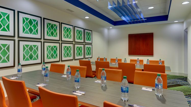 Holiday Inn Express & Suites Meeting