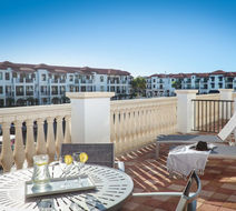 Naples Bay Resort & Marina Exterior