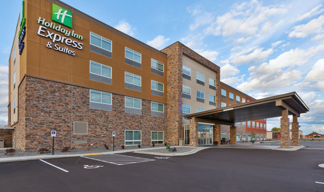 Holiday Inn Express & Stes West I-94 Exterior
