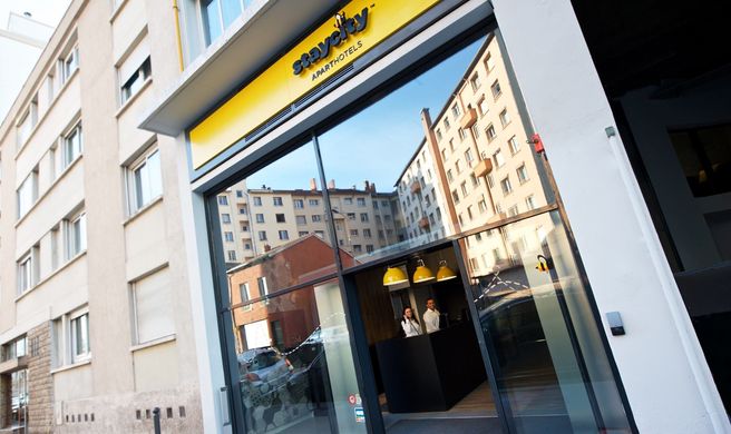 Staycity Aparthotels Rue Garibaldi Exterior