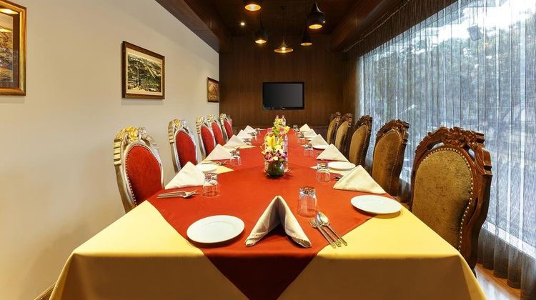 La Marvella Sarovar Premiere Hotel Restaurant
