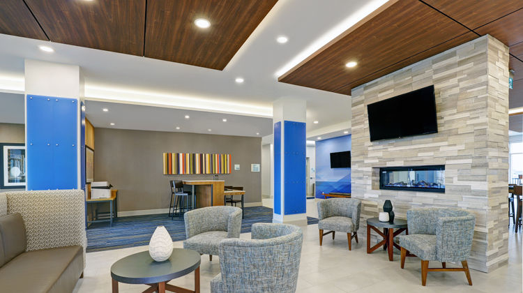 Holiday Inn Express & Suites Port Elgin Lobby