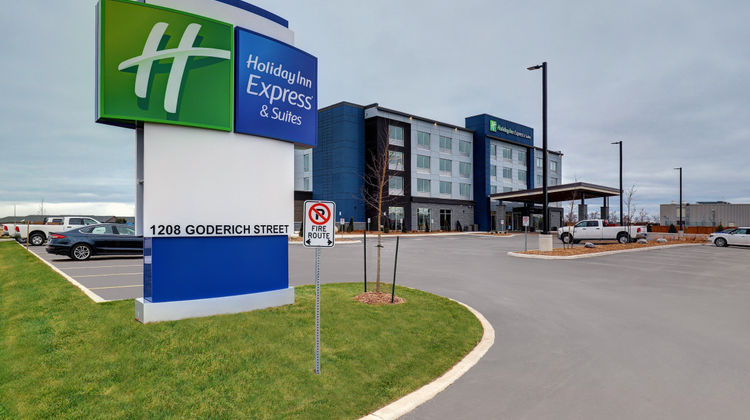 Holiday Inn Express & Suites Port Elgin Exterior