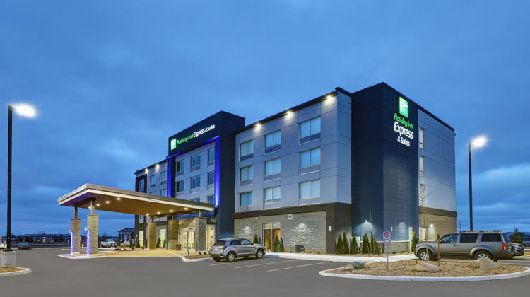 Holiday Inn Express & Suites Port Elgin Exterior