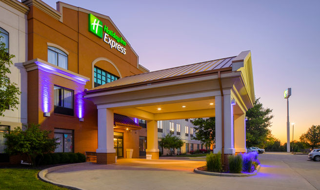Holiday Inn Express West Bloomington Exterior