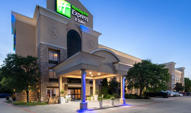 Holiday Inn Express Hotel & Suites Exterior