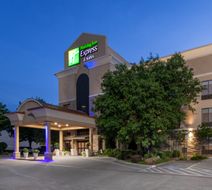 Holiday Inn Express Hotel & Suites Exterior