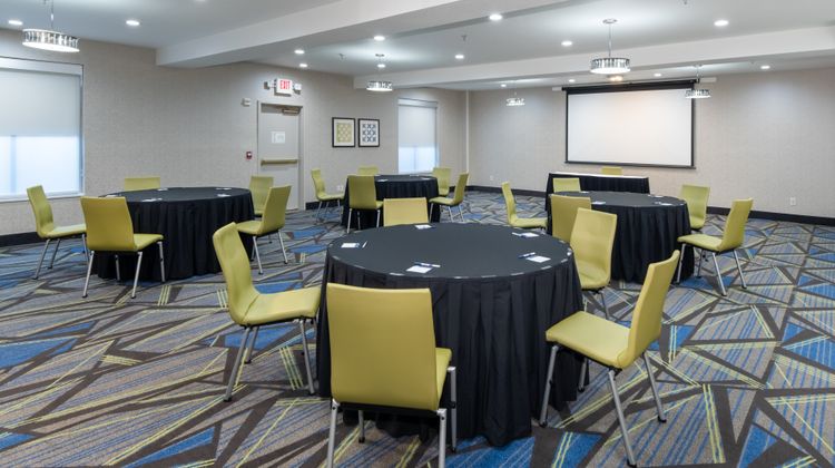 Holiday Inn Express Hotel & Suites Meeting