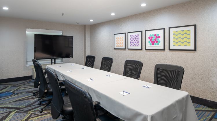 Holiday Inn Express Hotel & Suites Meeting