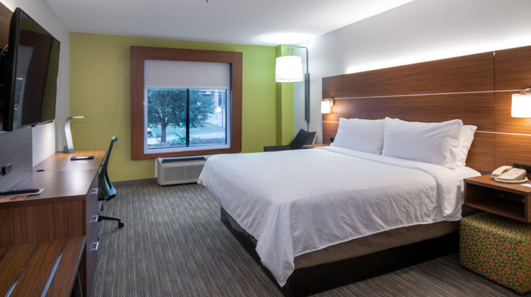 Holiday Inn Express Hotel & Suites Room