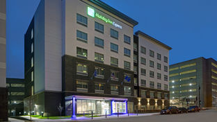 Holiday Inn Express Milwaukee Downtown