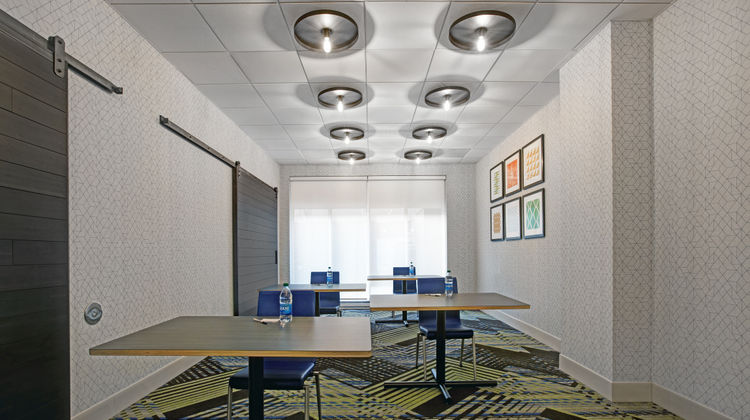 Holiday Inn Express Milwaukee Downtown Meeting
