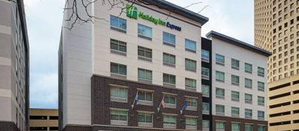 Holiday Inn Express Milwaukee Downtown Exterior